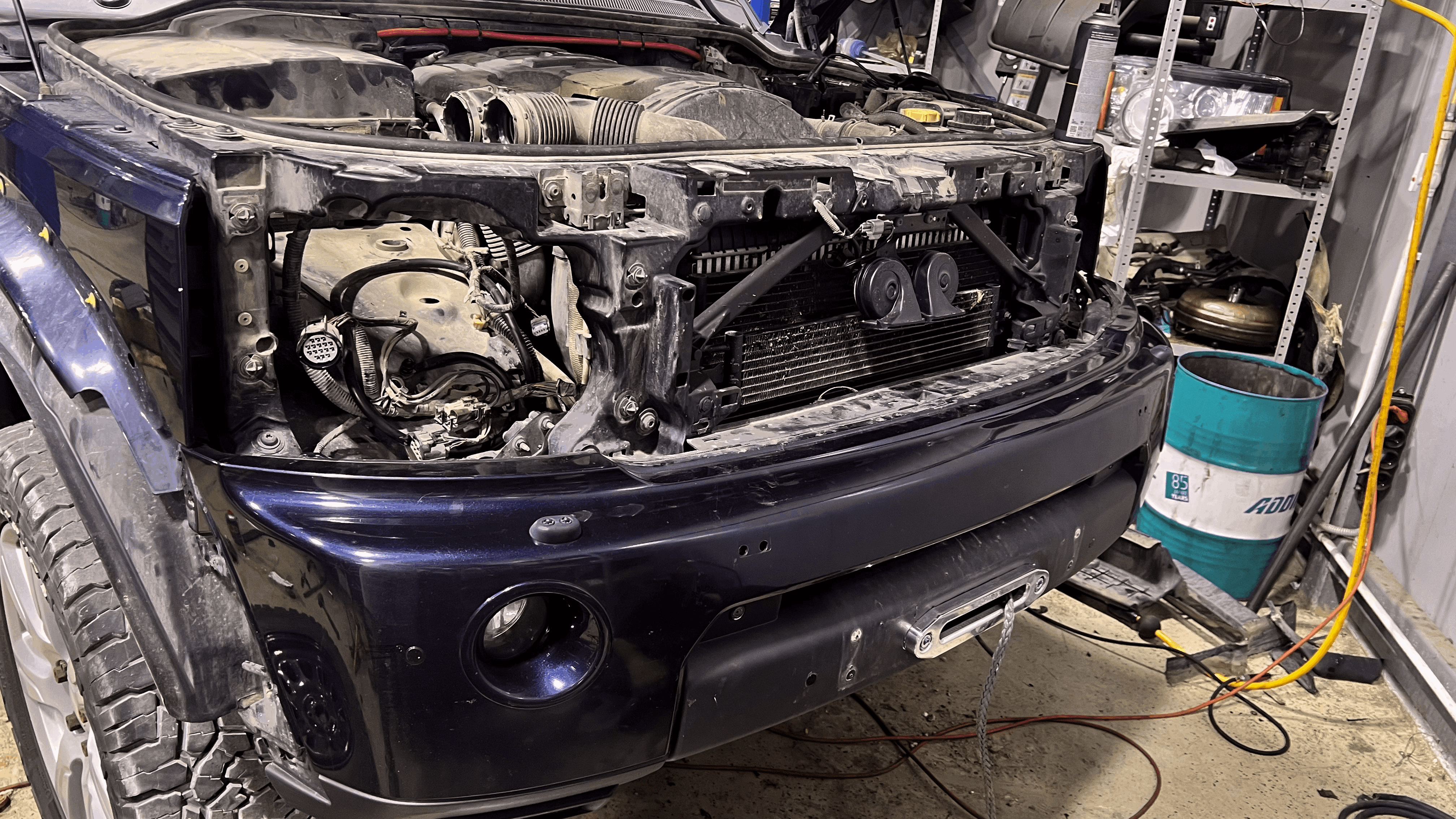 Установка внедорожной лебедки в штатный бампер Discovery 4 в профильном сервисе Land Rover и Jaguar «АЙРОВЕРС» в Севастополе