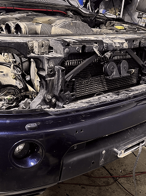 Установка внедорожной лебедки в штатный бампер Discovery 4 в профильном сервисе Land Rover и Jaguar «АЙРОВЕРС» в Севастополе